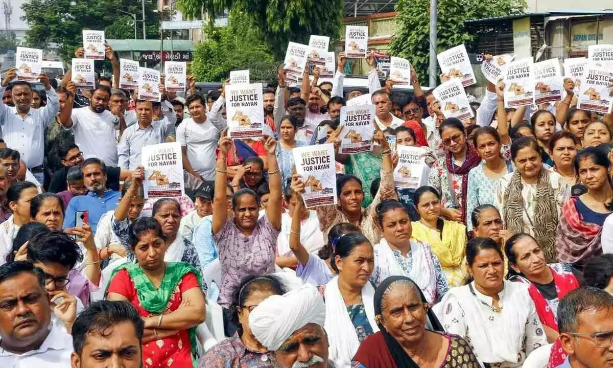 మీ స్కూలు మాకొద్దు.. టీసీల కోసం 160 మంది పేరెంట్స్ దరఖాస్తు..