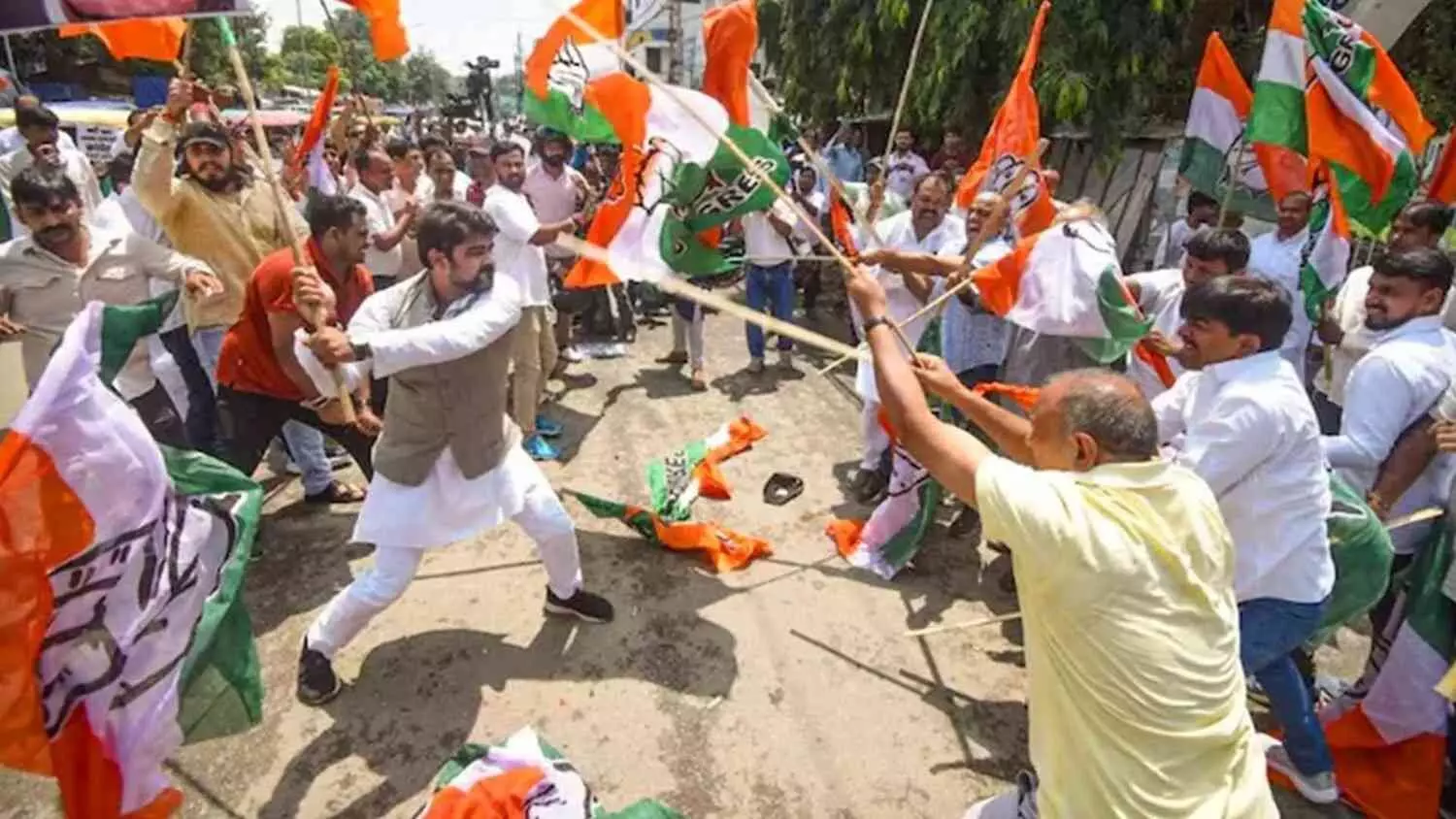 రాహుల్ క్షమాపణ చెప్పాలి: అమిత్ షా