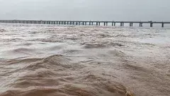 ఉరకలేస్తున్న గోదావరి..నిలకడగా కృష్ణమ్మ