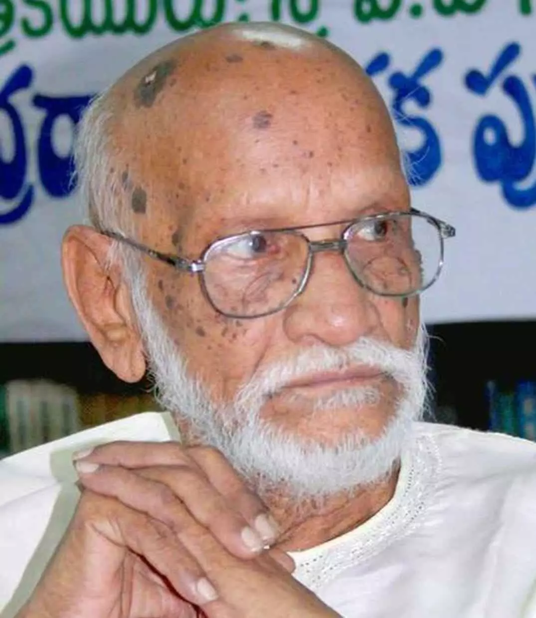 ఒకనాటి మేటి జర్నలిస్టు DNF హనుమంతరావుకు నివాళి ఒకనాటి మేటి జర్నలిస్టు DNF హనుమంతరావుకు నివాళి