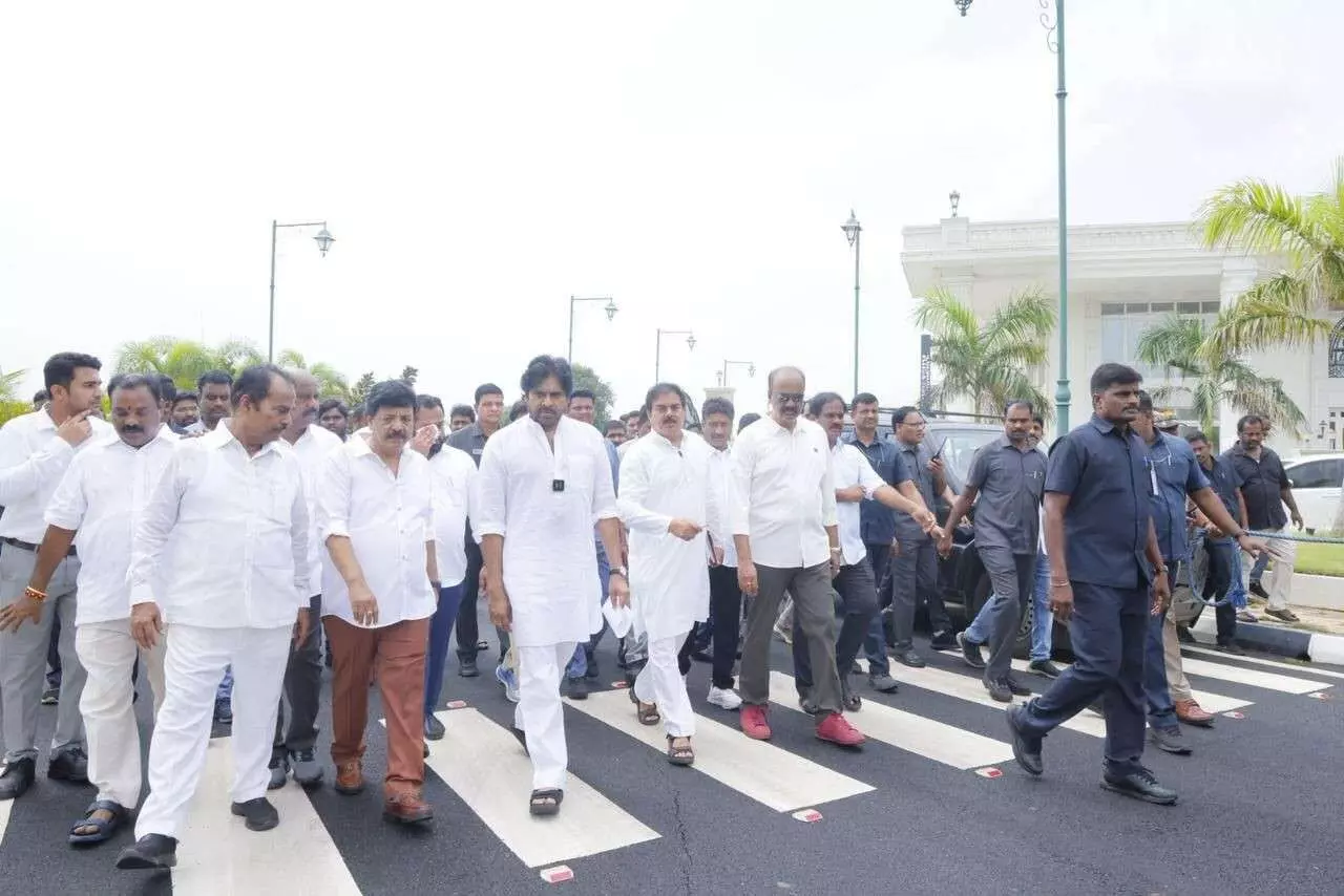 పవన్ కల్యాణ్ మాటల్లో మిన్న... చేతల్లో సున్నా... పవన్ కల్యాణ్ మాటల్లో మిన్న... చేతల్లో సున్నా...