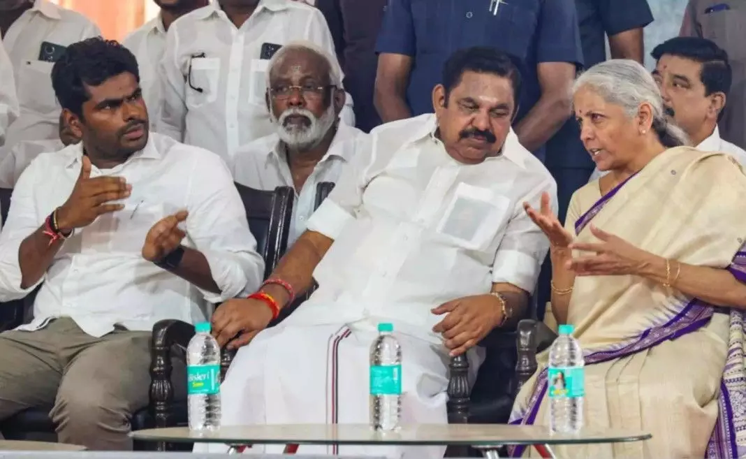 ఒకే వేదికను పంచుకున్న కనిపించిన పళనిస్వామి- అన్నామలై ఒకే వేదికను పంచుకున్న కనిపించిన పళనిస్వామి- అన్నామలై