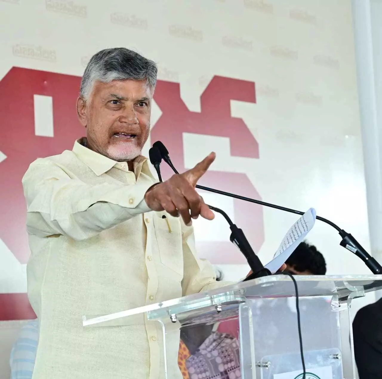 అన్నింటిపై చర్చిద్దాం... అసెంబ్లీకి రావడానికి సిద్ధమా..? అన్నింటిపై చర్చిద్దాం... అసెంబ్లీకి రావడానికి సిద్ధమా..?