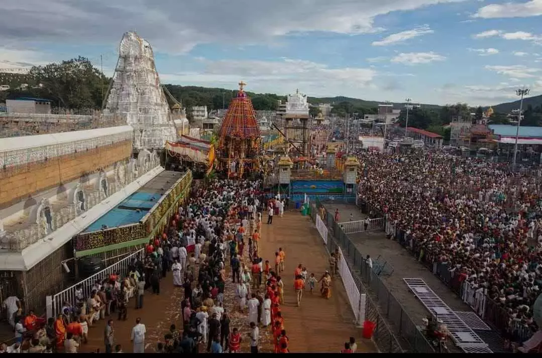 తిరుమల: శ్రీవారి దర్శనం వీఐపీ లేఖలకు రెండు రోజుల విరామం తిరుమల: శ్రీవారి దర్శనం వీఐపీ లేఖలకు రెండు రోజుల విరామం