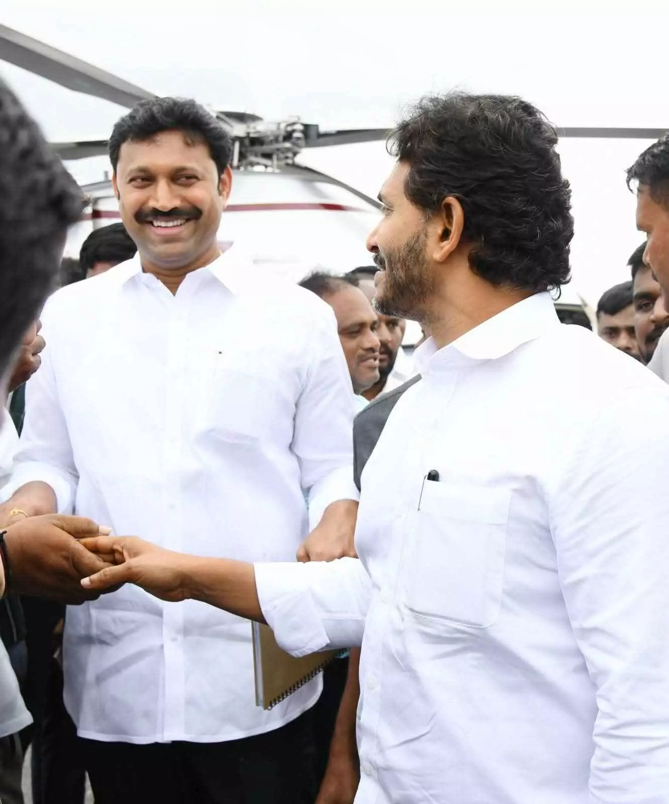 హాయ్.. అవినాష్ ఎలా ఉంది.. మన ఊరు..? హాయ్.. అవినాష్ ఎలా ఉంది.. మన ఊరు..?