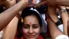 6లక్షలతో భారీ లడ్డూను దక్కించుకున్న టీడీపీ మహిళా ఎంపీ