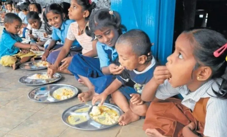 మధ్యాహ్న భోజన పథకంలో పోషకాల లోపం - మమత సర్కార్ ఎలా అధిగమిస్తుంది? మధ్యాహ్న భోజన పథకంలో పోషకాల లోపం - మమత సర్కార్ ఎలా అధిగమిస్తుంది?