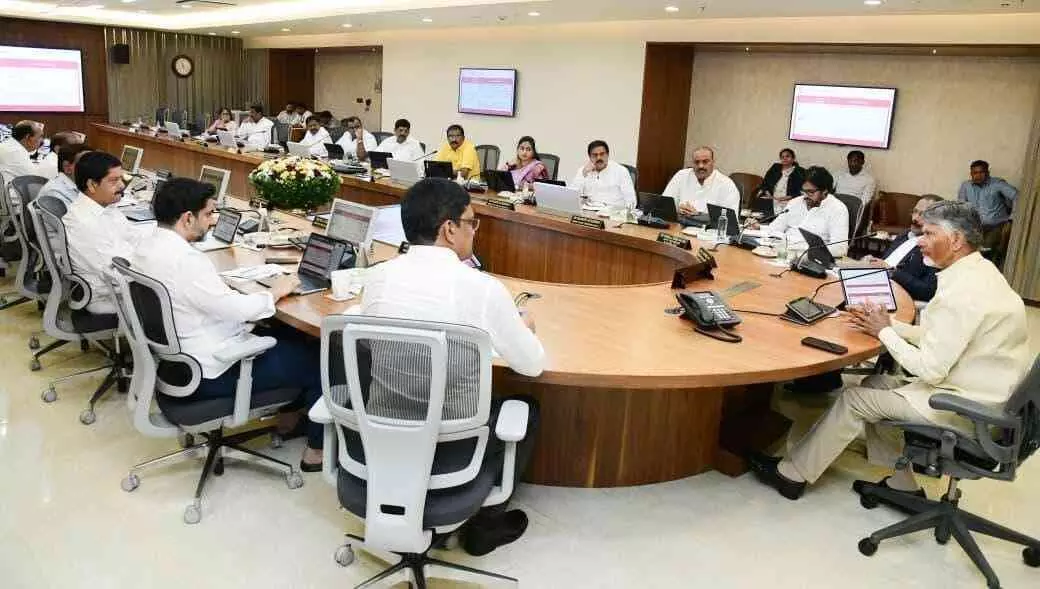 రాష్ట్రంలో ప్రతీ ఒక్కరికీ ఆరోగ్య బీమా రాష్ట్రంలో ప్రతీ ఒక్కరికీ ఆరోగ్య బీమా
