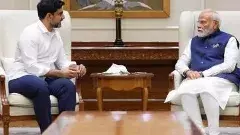 యోగాంధ్ర బుక్‌ ఆవిష్కరించిన మోదీ