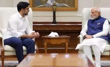 యోగాంధ్ర బుక్‌ ఆవిష్కరించిన మోదీ