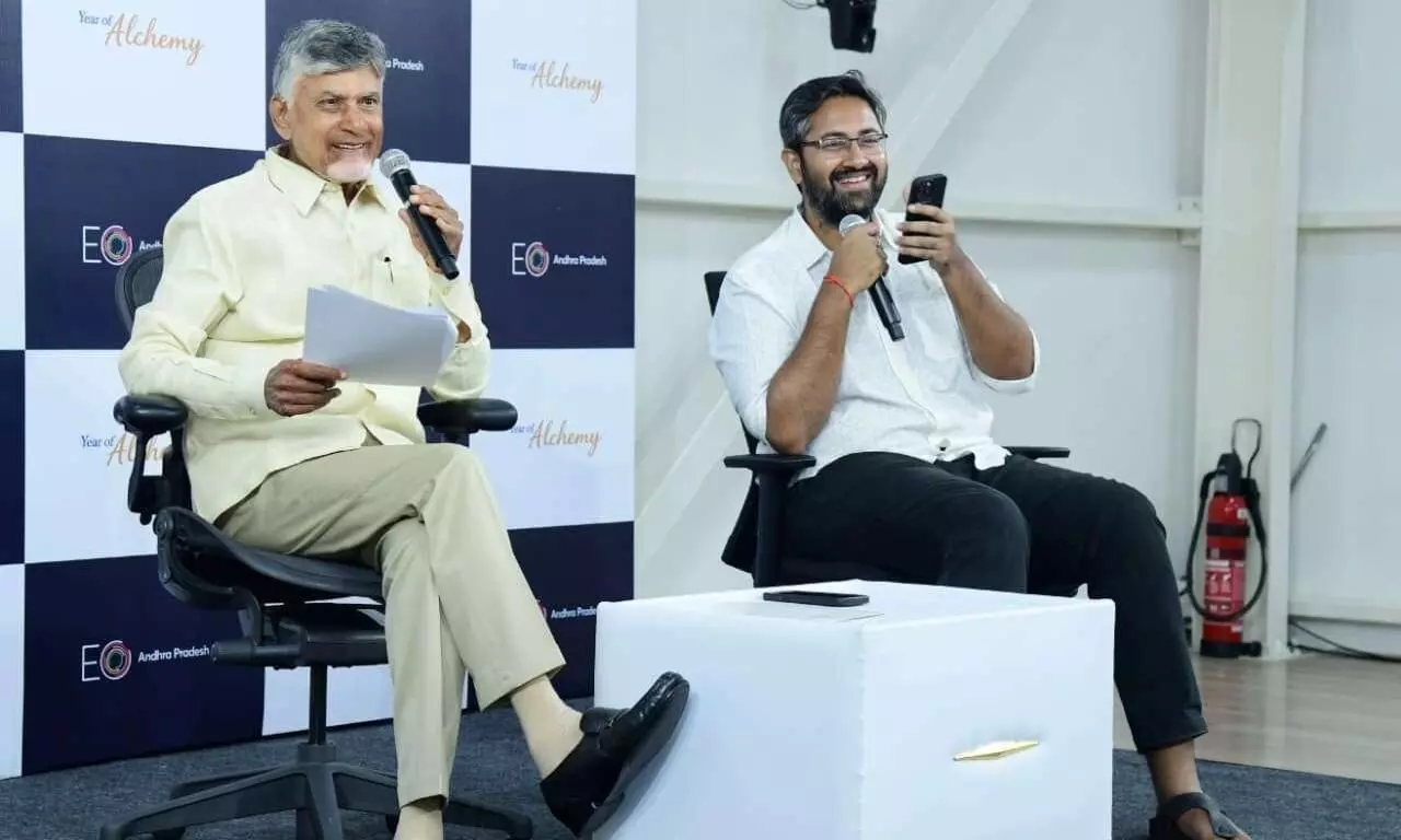సీఎం చంద్రబాబు ప్రైవేటు ప్రేమ సీఎం చంద్రబాబు ప్రైవేటు ప్రేమ