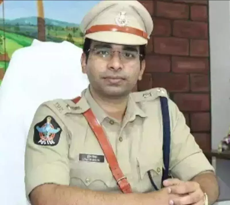 అనకాపల్లి జిల్లా పోలీస్ సూపరింటెండెంట్ తుహిన్ సిన్హా అనకాపల్లి జిల్లా పోలీస్ సూపరింటెండెంట్ తుహిన్ సిన్హా