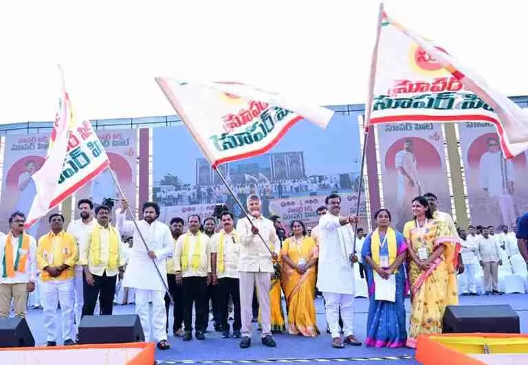 ఆటో డ్రైవర్లకు చంద్రన్న కానుక రూ.15 వేలు ఆటో డ్రైవర్లకు చంద్రన్న కానుక రూ.15 వేలు