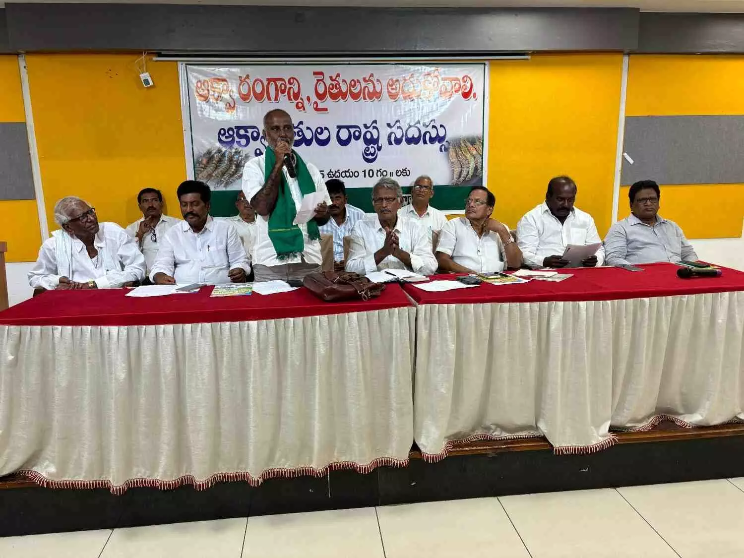 ఎవ్వరికీ పట్టని ‘‘రొయ్యల రైతుల రోదన’’