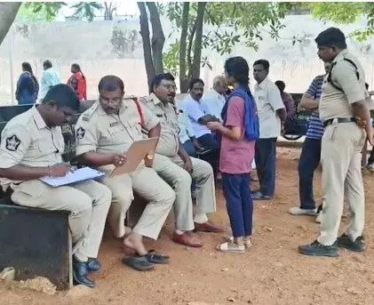 నెల్లూరులో ఆ అమ్మాయిని ఎందుకంత దారుణంగా చంపారు? నెల్లూరులో ఆ అమ్మాయిని ఎందుకంత దారుణంగా చంపారు?