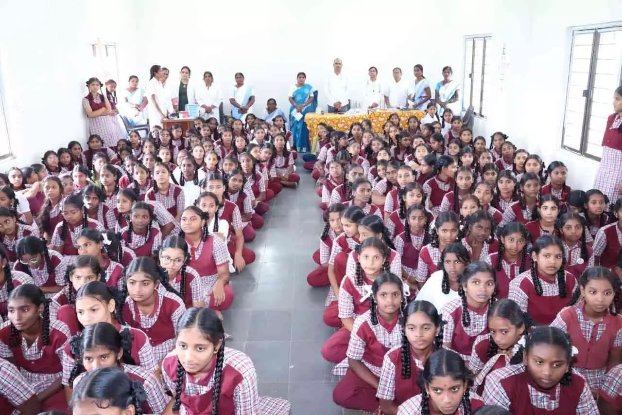 విద్యార్థుల ఉజ్వల భవితకు ‘దిక్సూచి’