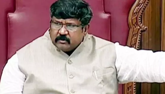 వైసీపీ వీడని పట్టు–సోమవారానికి శాసన మండలి వాయిదా వైసీపీ వీడని పట్టు–సోమవారానికి శాసన మండలి వాయిదా