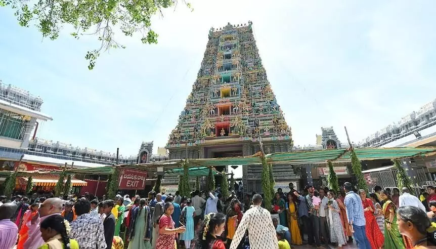 నవరాత్రుల ఆధ్యాత్మిక, ఆధునికతల సమ్మేళనం విజయవాడ నవరాత్రుల ఆధ్యాత్మిక, ఆధునికతల సమ్మేళనం విజయవాడ