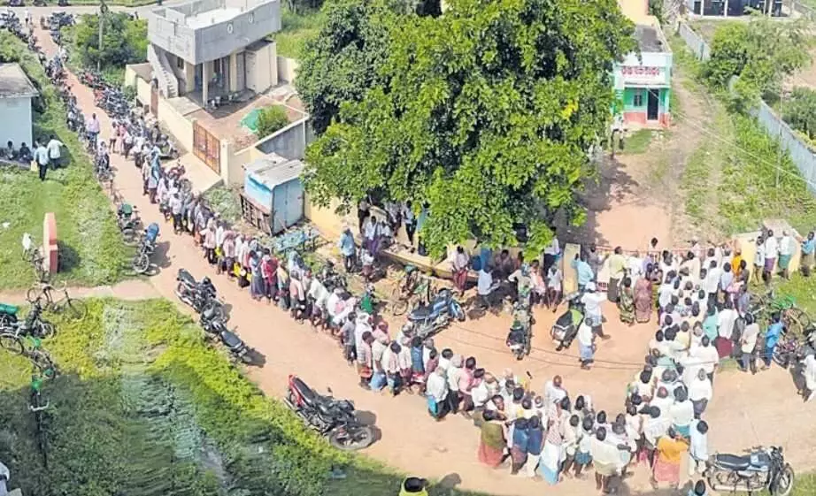 ‘యూరియా’పై ఇంతటి రాజకీయమెందుకు?