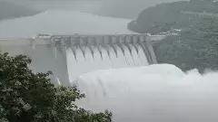 పోటెత్తిన కృష్ణమ్మ