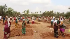 ఏపీలో కార్మిక హక్కులపై కత్తి