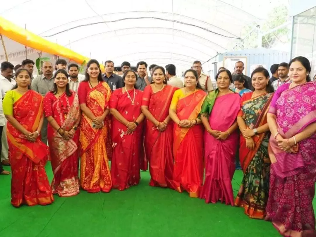 దుర్గమ్మ రూపంలో మన మహిళా ఎమ్మెల్యేలు