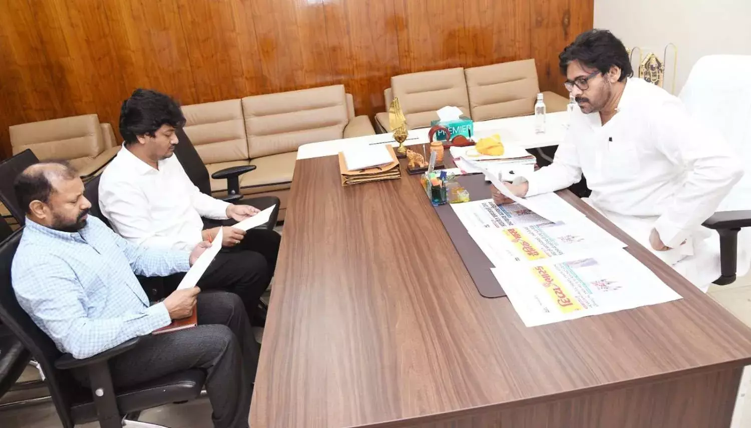 రాజకీయాలు, సినిమాలు ఏది ముఖ్యం అంటే?