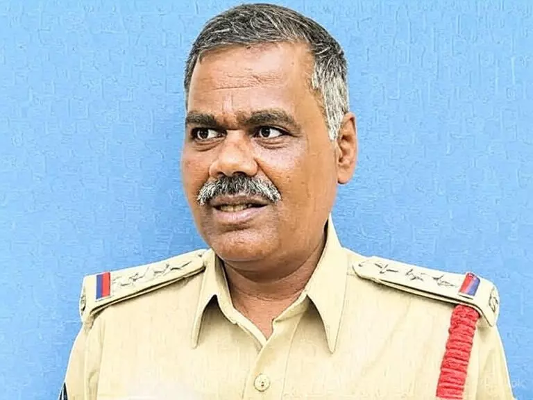 సీఎం కు సీఐ లీగల్ నోటీస్!