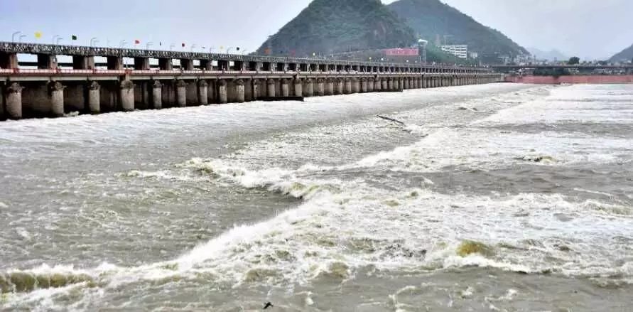 పోటెత్తుతున్న కృష్ణమ్మ
