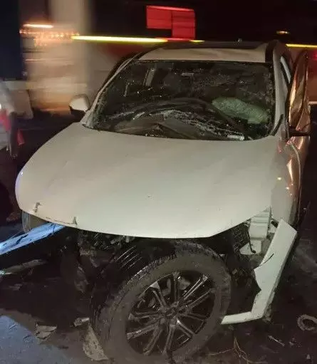 రోడ్డు ప్రమాదంలో డాక్టర్, కుమార్తె మృతి
