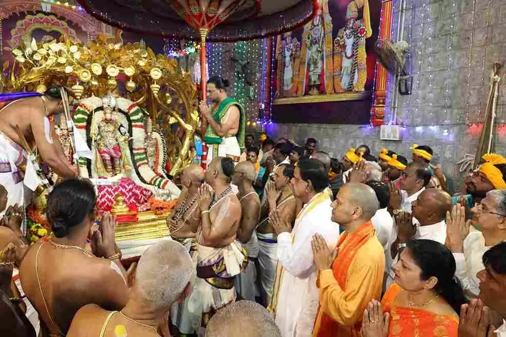 క‌ల్ప‌వృక్ష వాహనంపై శ్రీ మలయప్ప క‌టాక్షం