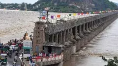 ఆంధ్రప్రదేశ్‌లో పొంగుతున్న కృష్ణా, గోదావరి నదులు