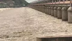 ప్రమాద స్థాయికి కృష్ణా, గోదావరి నదులు