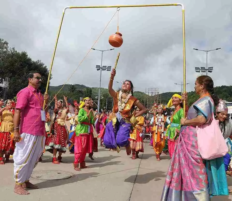 భూలోక స్వర్గాన్ని తలపిస్తున్న తిరుమలలో గంతులేసిన ఆనందం..