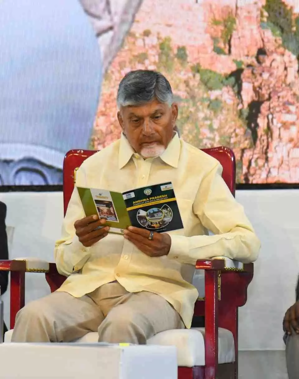 కరూర్ తొక్కిసలాట విషాదకరం : చంద్రబాబు కరూర్ తొక్కిసలాట విషాదకరం : చంద్రబాబు