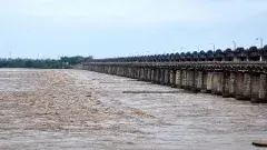 వరదలు తగ్గలేదు