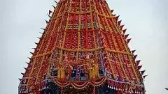 తిరుమల మలయప్ప రథంపై అలరించనున్న బంగారు గొడుగు