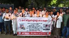 పీహెచ్ సి వైద్యుల సమస్య  పరిష్కరించలేనిదా?