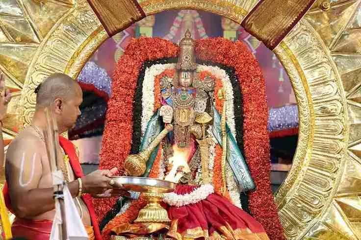 తేజోమయుడి వాహనంపై మలయప్ప విహారం
