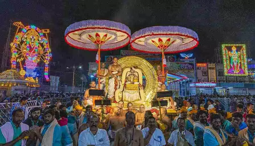 తిరుమలలో వెన్నెల పంచిన మలయప్ప తిరుమలలో వెన్నెల పంచిన మలయప్ప