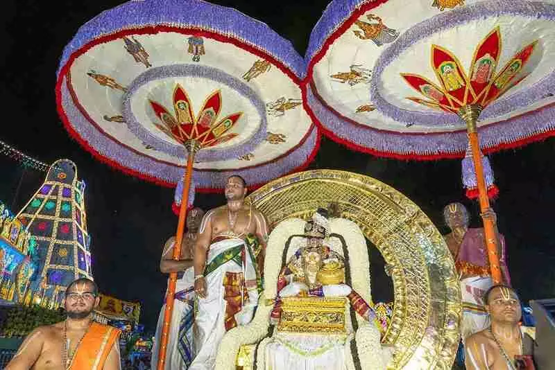 శ్రీవారి యాత్రికులకు పుస్తక ప్రసాదం..