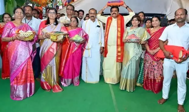 దుర్గమ్మకు టీటీడీ వెంకన్న సారె