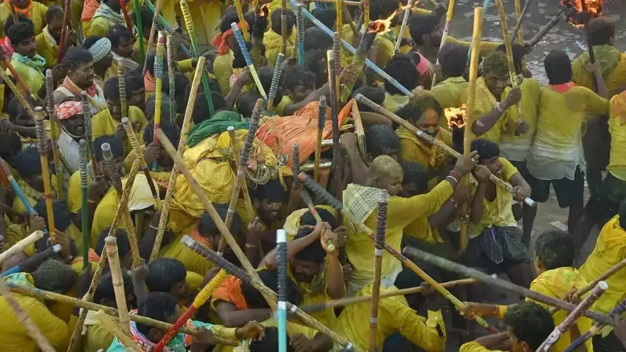 నేడే దేవరగట్టు కర్రల సమరం