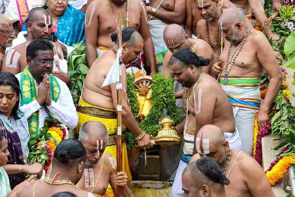 TIRUMALA || శాస్త్రోక్తంగా తిరుమ‌లేశుని శ్రీ చ‌క్ర తిరుమంజ‌నం.