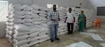 రేషన్‌ అక్రమ రవాణా గుట్టు రట్టు, భారీగా బస్తాలు స్వాధీనం