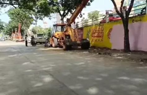ఆంధ్రా ప్యారిస్లో తెలంగాణ ఐఆర్ఎస్ అధికారి నిలువు దోపిడీ!