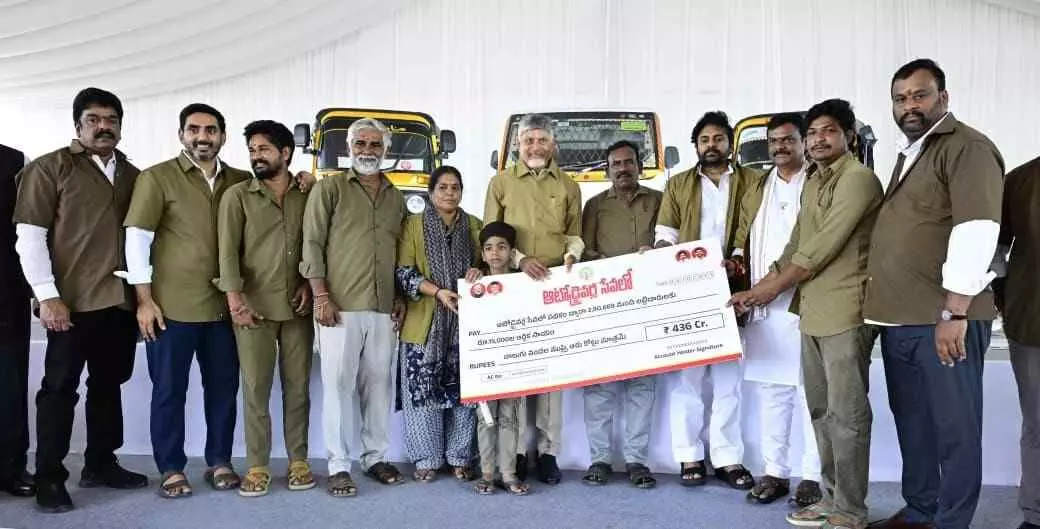 ఆటోడ్రైవర్ల సేవలో ప్రారంభం..2,9లక్షల మంది ఖాతాల్లో 436 కోట్లు జమ