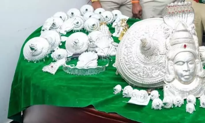 ముగ్గురు స్నేహితులు ఎందుకు దొంగలయ్యారు.. ఆలయాలకు ఎందుకు కన్నం వేశారు..