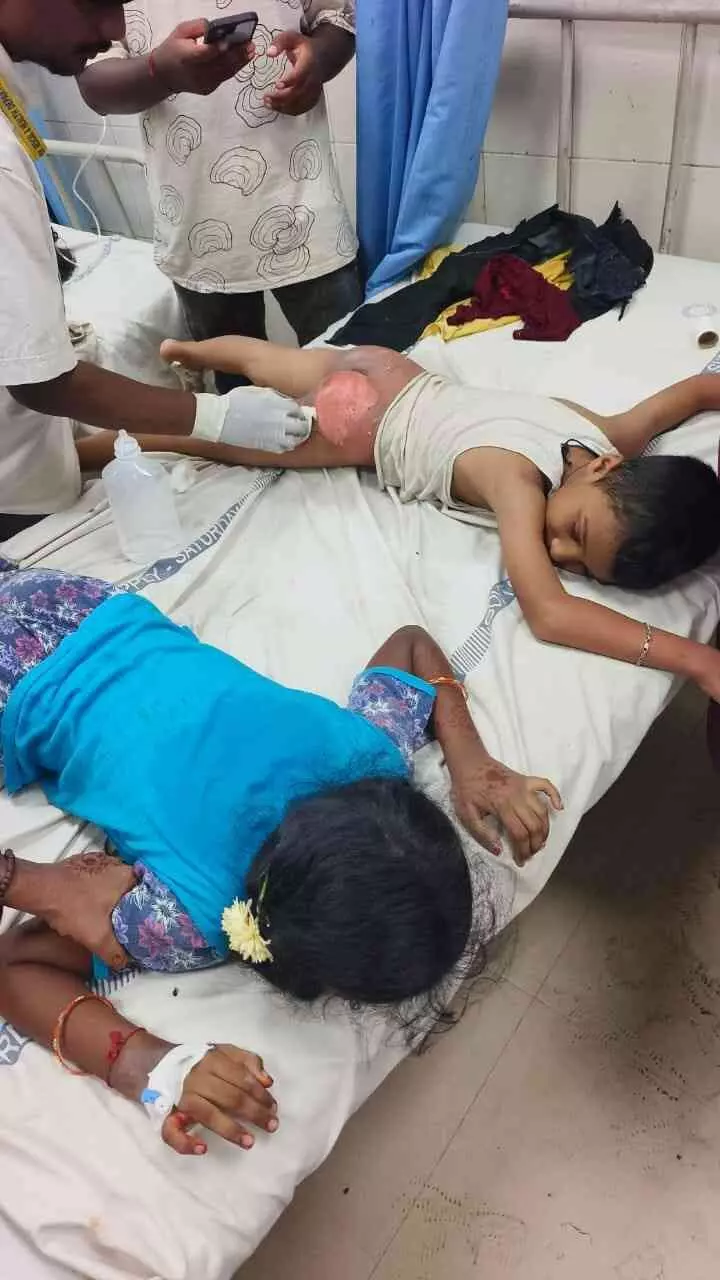 అన్నదానం వేళ.. అల్లాడిపోయిన చిన్నారులు!