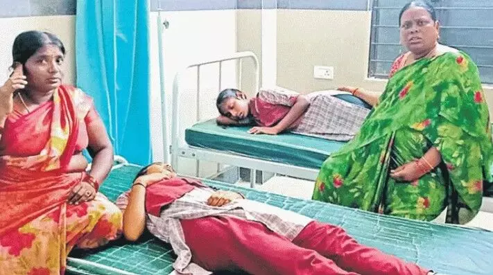 కురుపాం గిరిజన గురుకులంలో విషాదానికి బాధ్యులు ఎవరు? కురుపాం గిరిజన గురుకులంలో విషాదానికి బాధ్యులు ఎవరు?